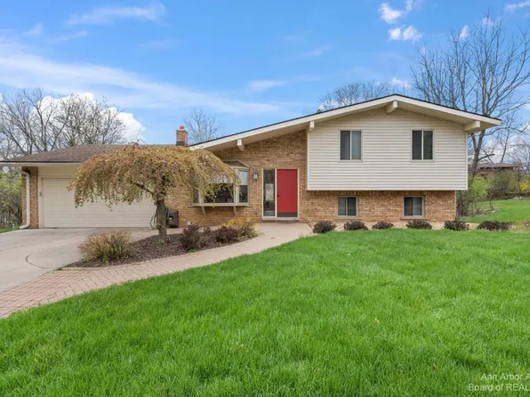 4325 E Loch Alpine Dr, Ann Arbor, MI 48103