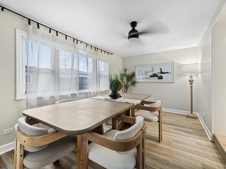 S 52nd Ct — Photo 17