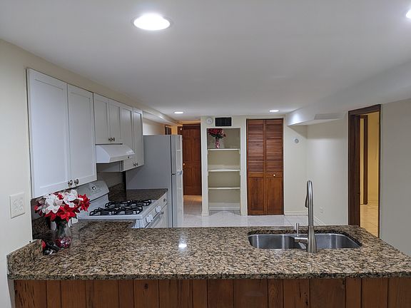 3rd image of 5732 N Kenmore Ave APT G