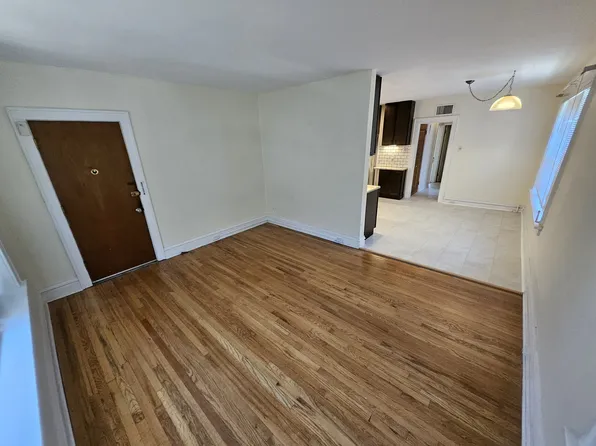 7012 Forsyth Blvd APT 2W, Saint Louis, MO 63105