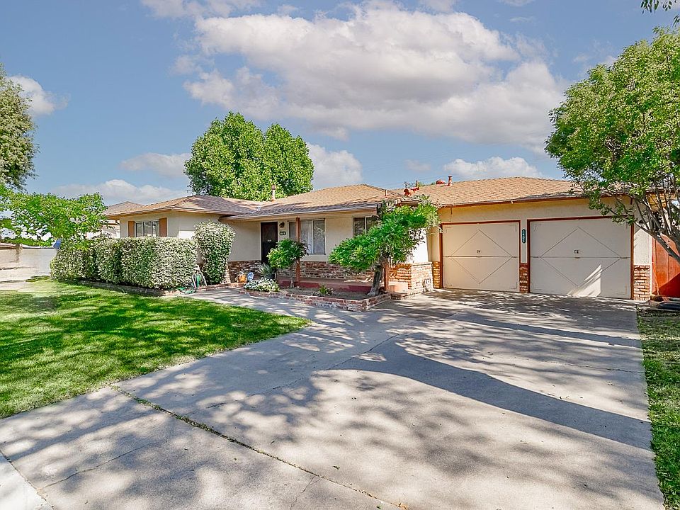 1st image of 1605 Oakwood Dr