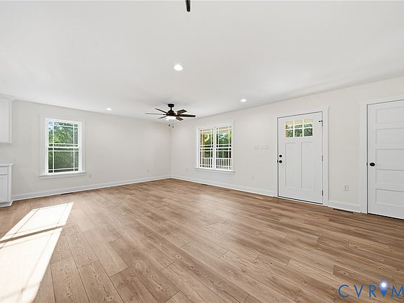 4th image of 704 Columbia Rd