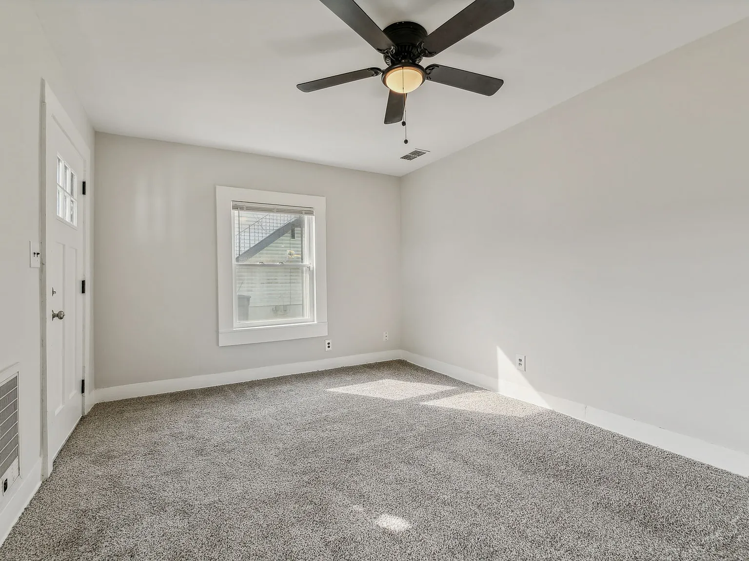 2 bed, 919 sqft, $1,500 — Photo 4