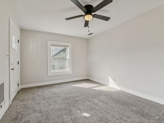 4th image of 616 Carver Ave
