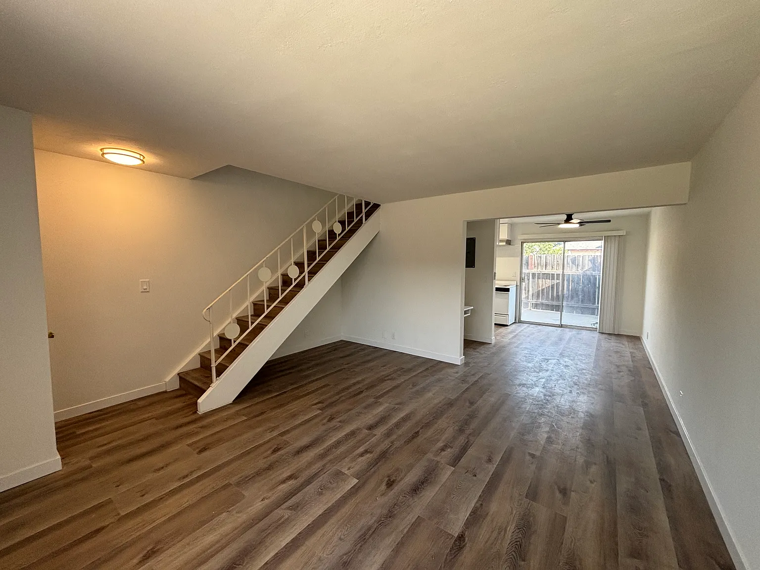 2 bed, 1.5 bath, 900 sqft, $2,300 — Photo 1