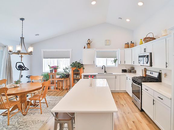 5th image of 4584 Deerwood Rd