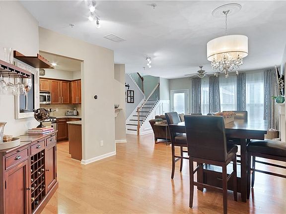 4th image of 2153 Caswell Cir