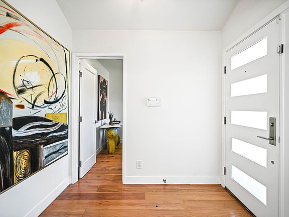 4th image of 2751 Midvale Ave