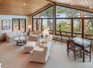 19 Beach Rd, Frankfort, MI 49635