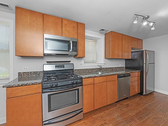 2nd image of 1525 W Barry Ave APT 1R