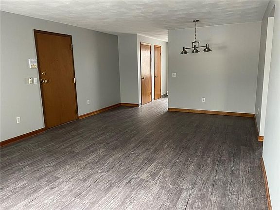 3rd image of 985 Atwood Ave APT 4
