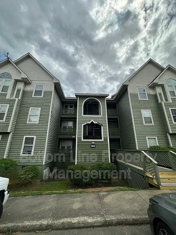 2 bed, 2.0 bath, 1020 sqft, $1,100 — Photo 1