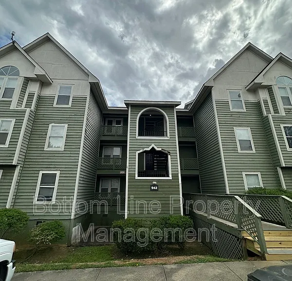 942 Stewarts Creek Dr #8 — Photo 2
