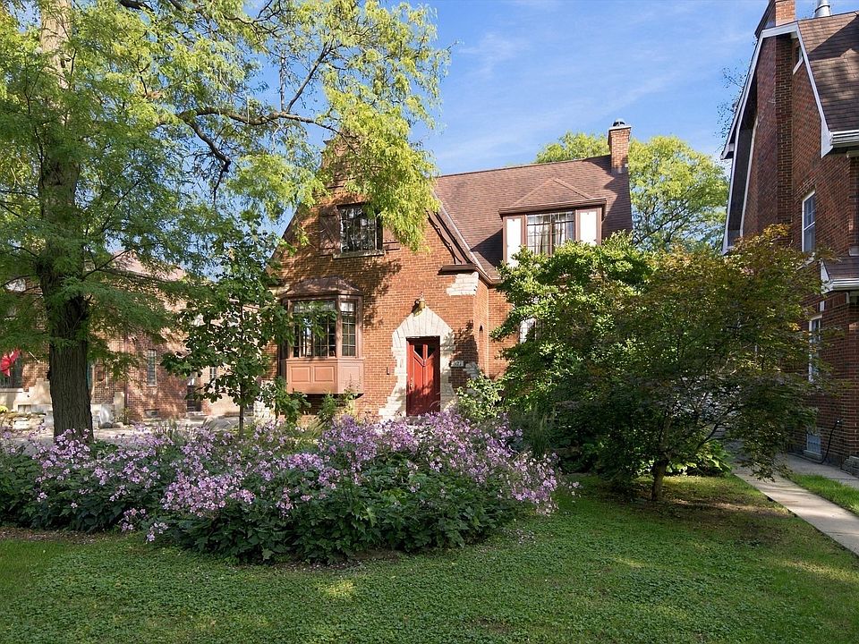 1st image of 327 Selborne Rd