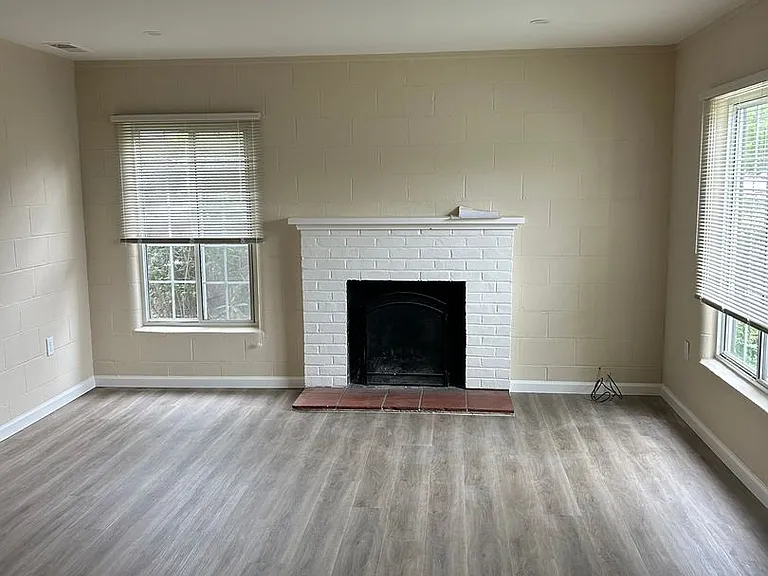 1032 Northwood Dr — Photo 4