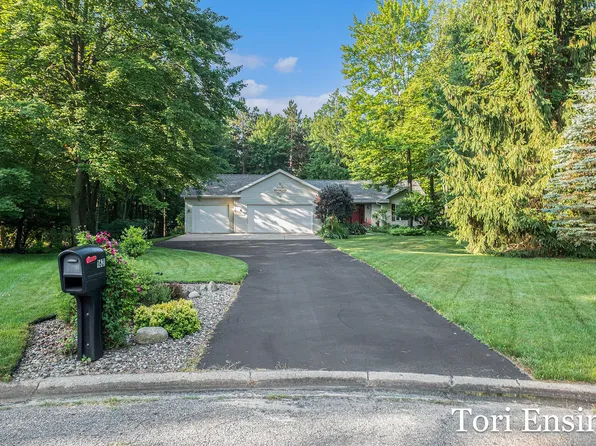 1621 Clark Ct, Greenville, MI 48838