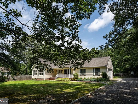 2nd image of 2505 Lakeside Woods Dr