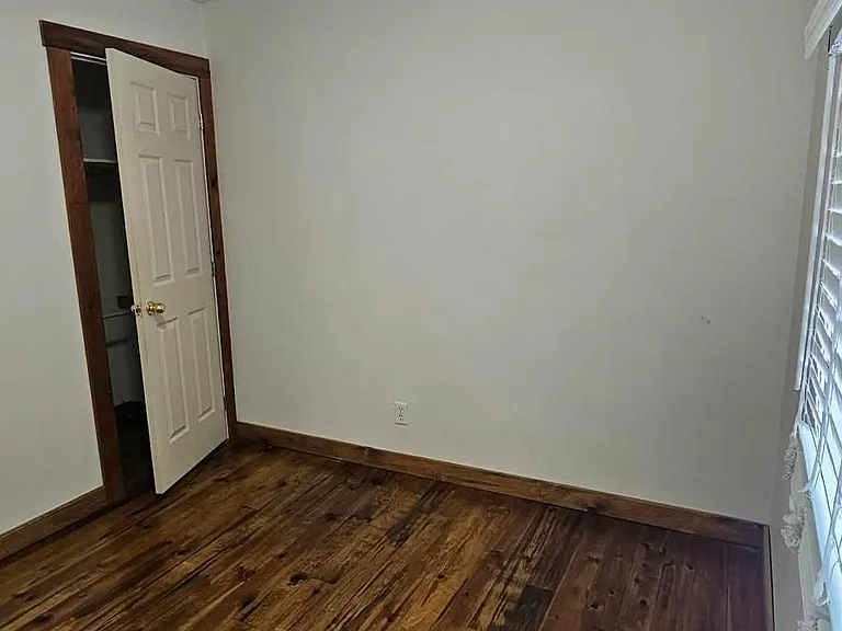 22208 Loyalist Pkwy — Photo 3