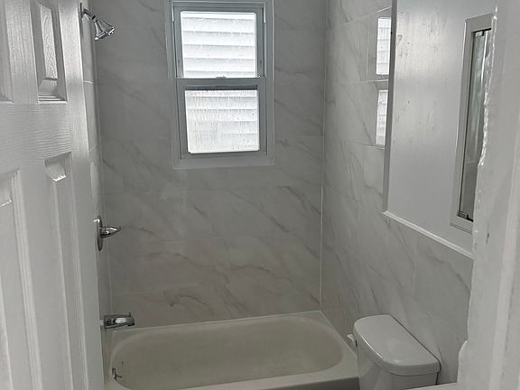 3rd image of 34 Van Cortlandt Park Ave 4l-flr 4