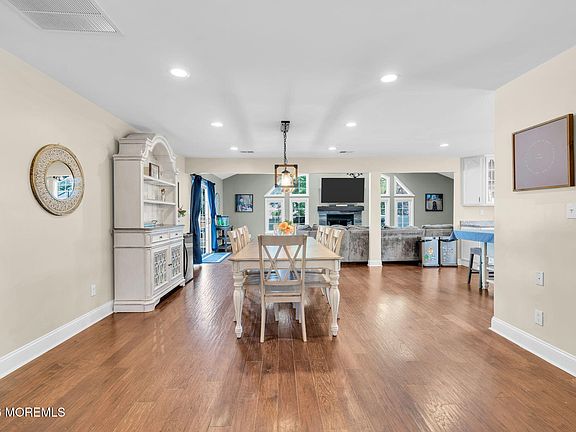 4th image of 14 Monterey Lane