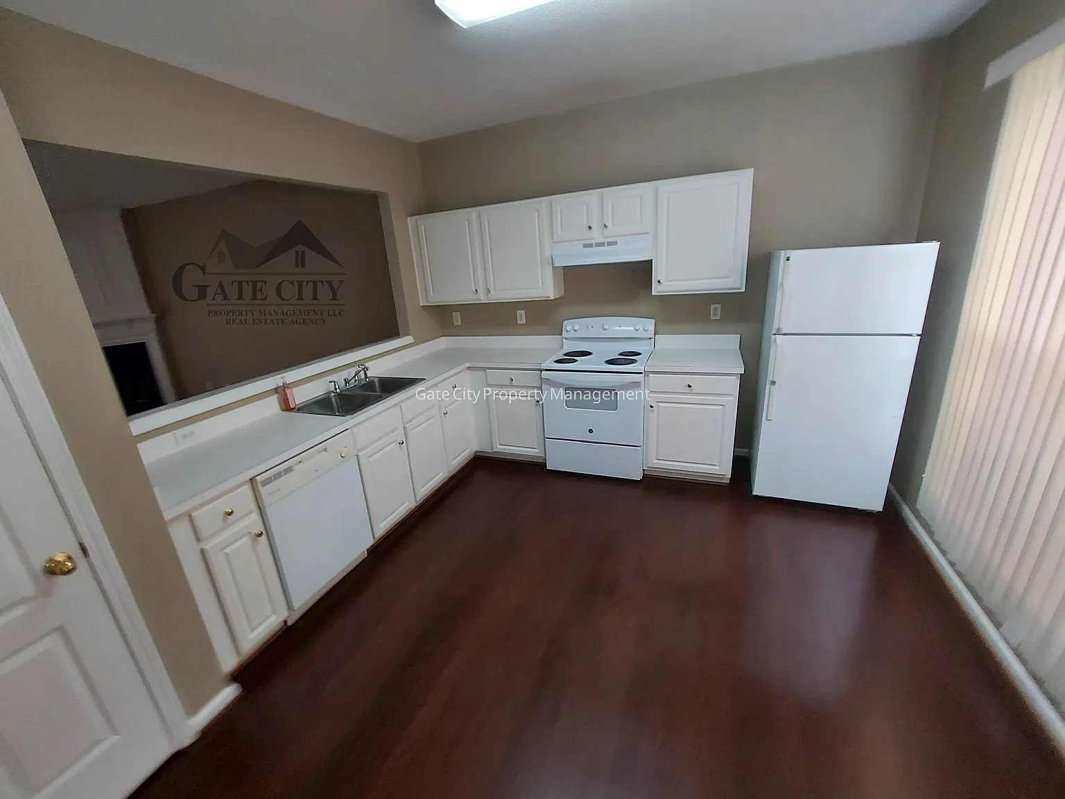 3 bed, 2.5 bath, 1386 sqft, $1,575 — Photo 3