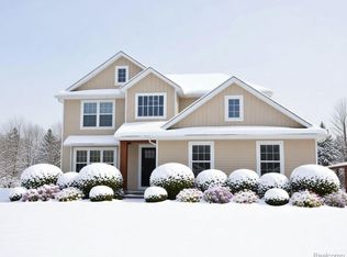 553 W Wildwood Dr, Owosso, MI 48867