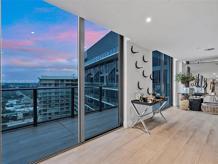 121 NE 34th St #Penthouse 3217 — Photo 12