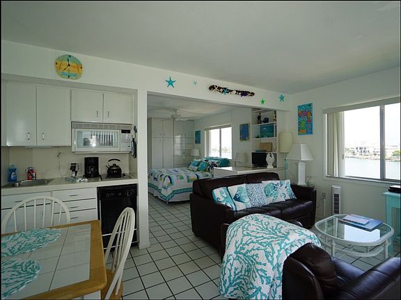 3rd image of 800 Bayway Blvd APT 25