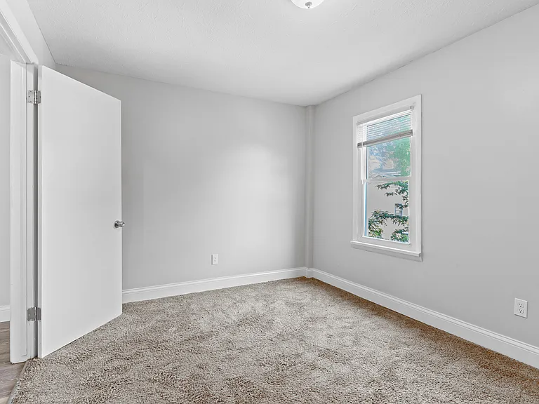 1544 W 29th St #3 — Photo 11