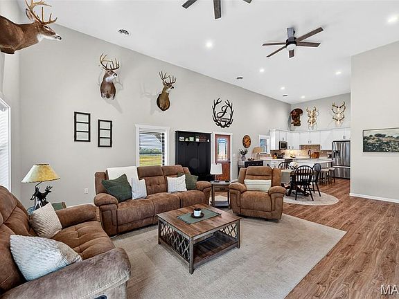 3rd image of 519 Woods Rd