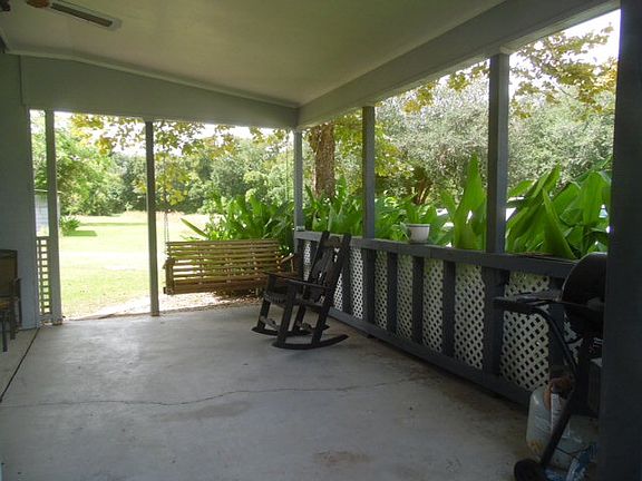 3rd image of 305 Retreat Dr