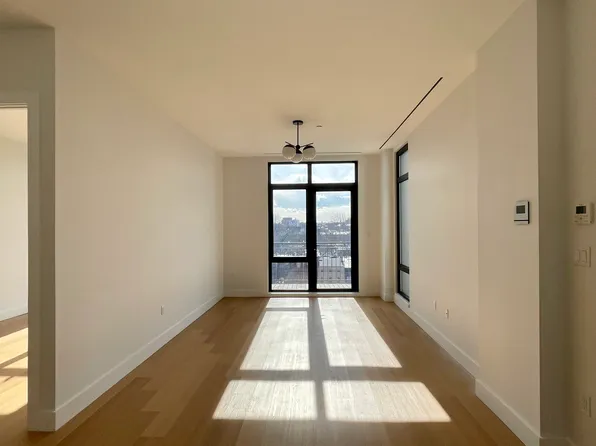 420 Gates Avenue image 4 of 22