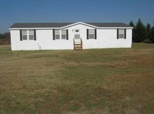 93 Magnolia Ln, Clinton, NC 28328