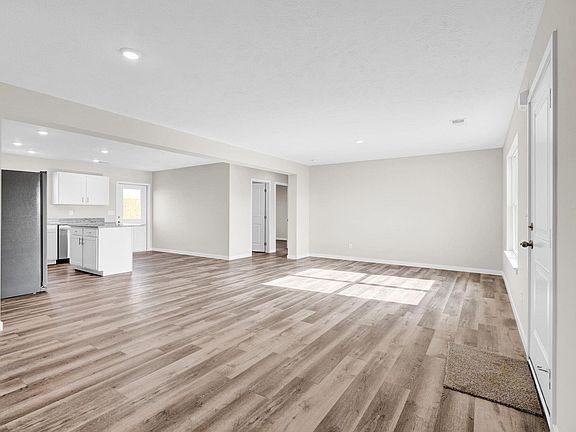 3rd image of 13918 Persimmon Ln