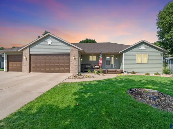 601 N Sagehorn Dr, Hartford, SD 57033