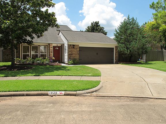 2nd image of 1939 Brazos Crossing Dr