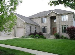118 Grey Fox Ct, Streamwood, IL 60107