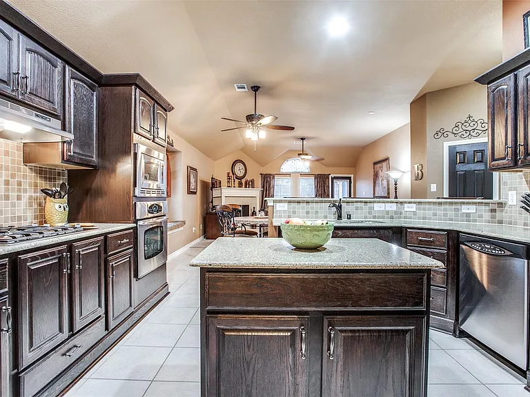 2318 Sparrow Dr — Photo 8