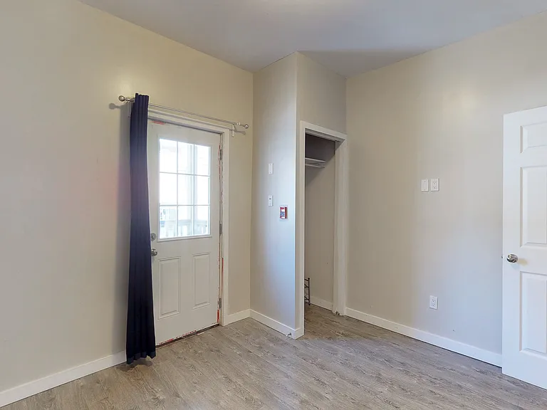 174 Clarence St — Photo 4