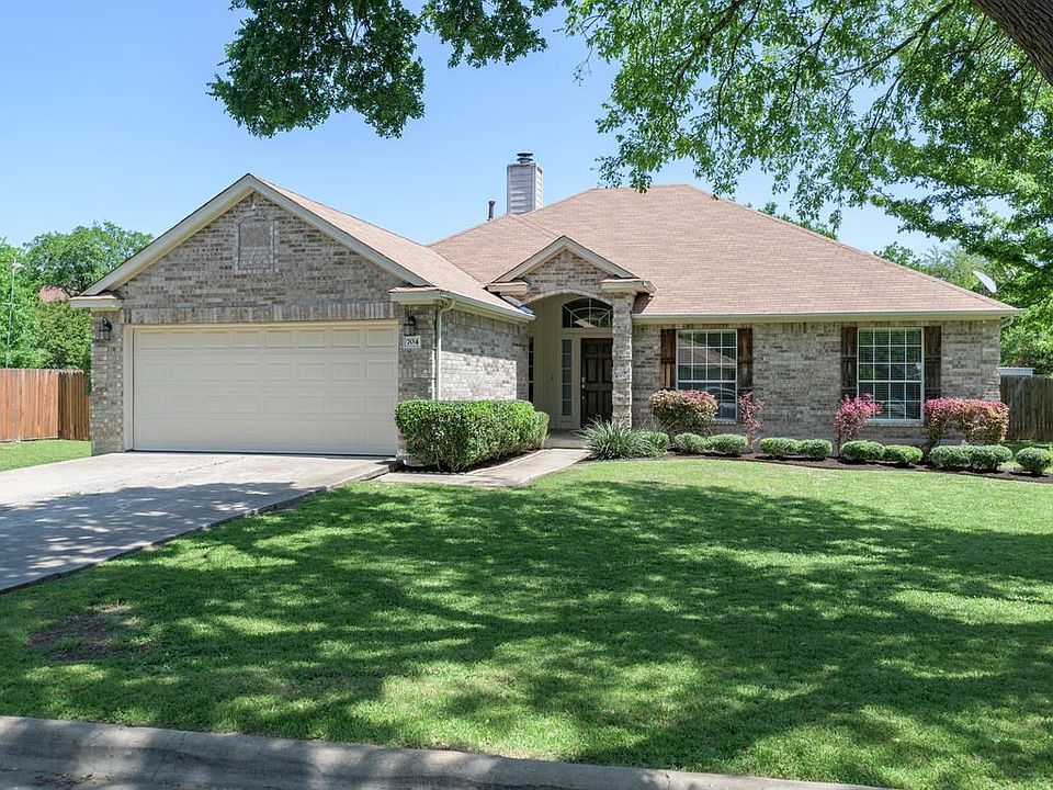 1st image of 704 Grapevine Dr