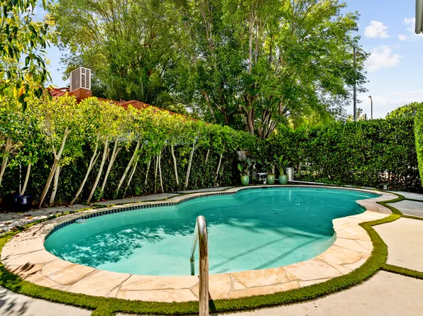 4242 Van Nuys Blvd, Sherman Oaks, CA 91403