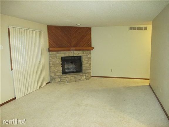 1410 Goebel Circle, Living Room (1)