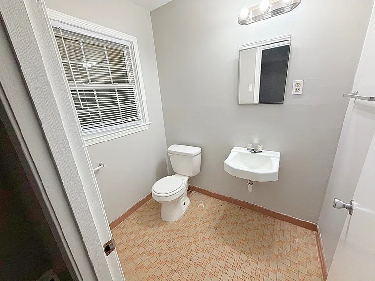 1922 Coventry Dr — Photo 20