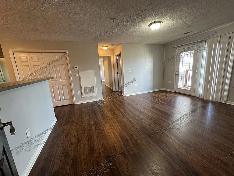 1123 Harts Ridge Dr — Photo 2