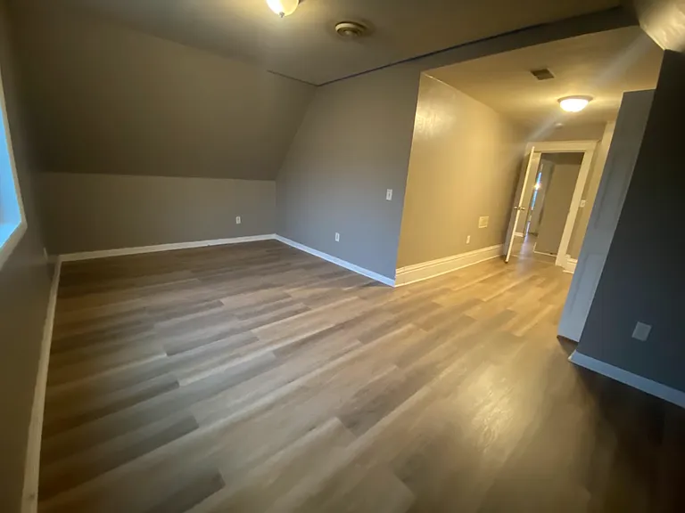 2211 Queen Ave N #2 — Photo 14
