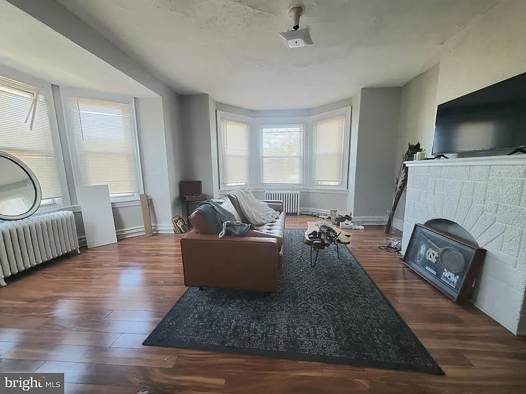 4960 Chestnut St #2 — Photo 5