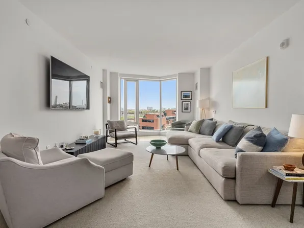 100 Lovejoy Wharf Unit 7J, Boston, MA 02114