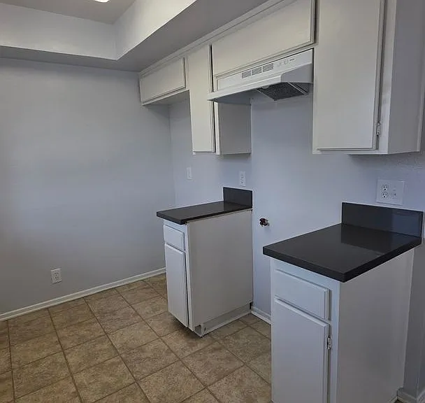 2649 Marengo St — Photo 2