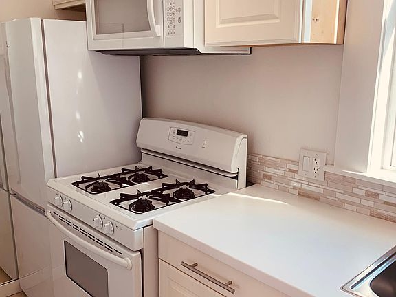3rd image of 650 Church St APT 7