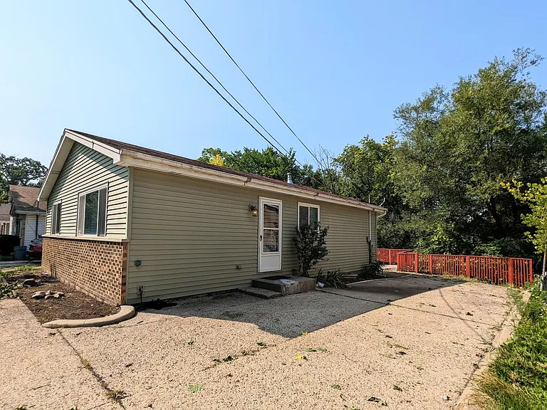 532 Pleasure Dr — Photo 1
